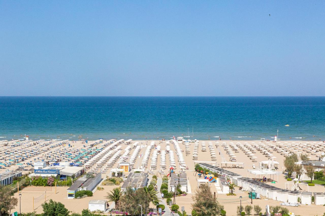 Hotel Milton Римини Екстериор снимка
