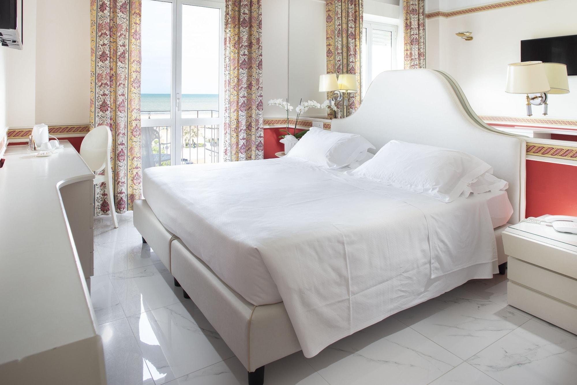 Hotel Milton Римини Екстериор снимка