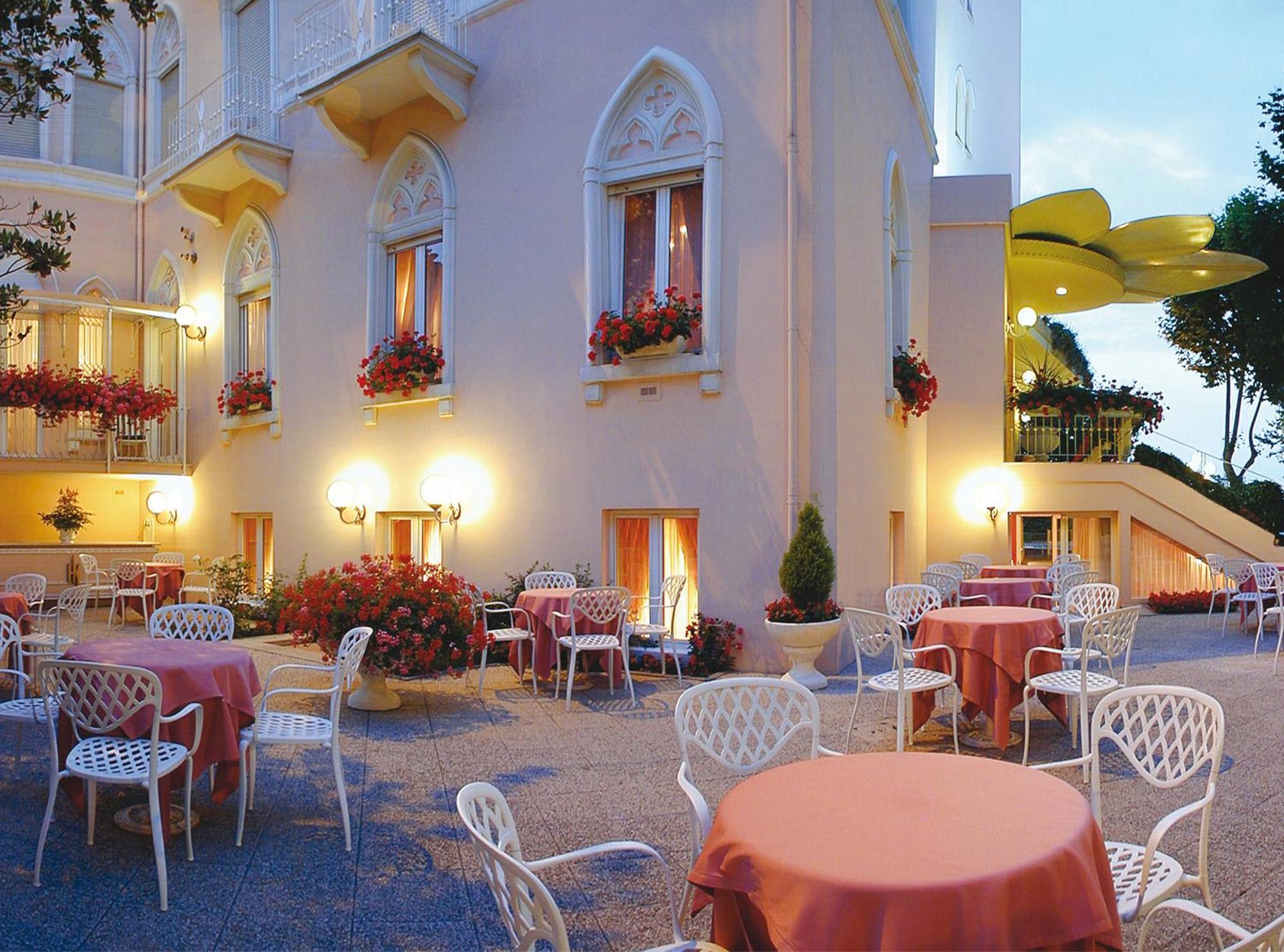 Hotel Milton Римини Екстериор снимка