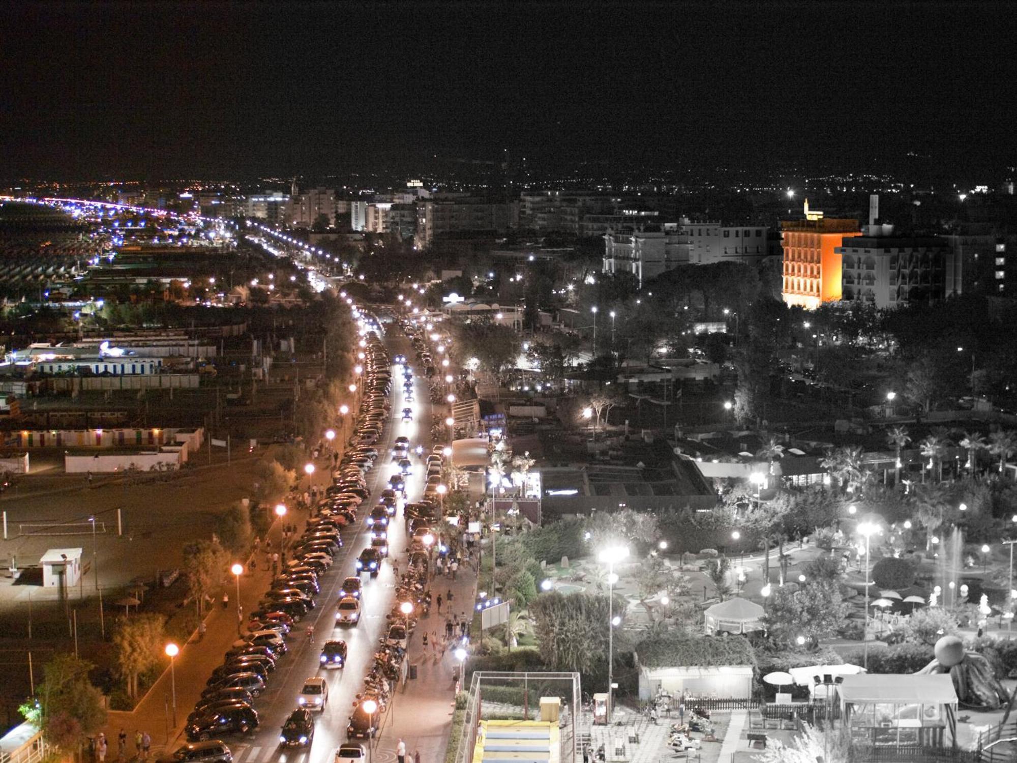 Hotel Milton Римини Екстериор снимка