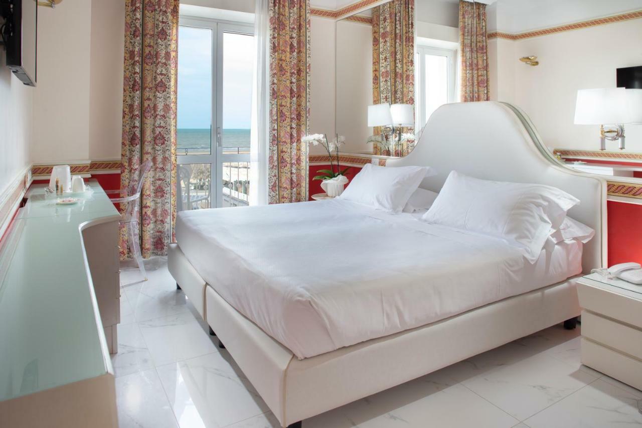 Hotel Milton Римини Екстериор снимка
