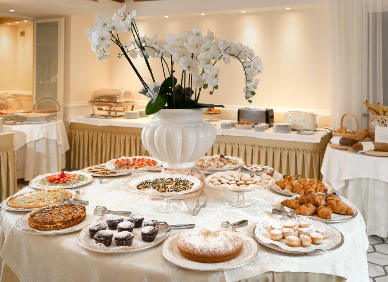 Hotel Milton Римини Екстериор снимка